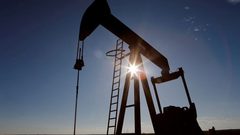 أسعار النفط تهبط بعد مكاسب سابقة