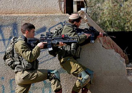 اعتقال 3 مواطنين بينهم مسن واعتداء على آخرين في بيت لحم