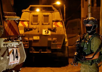 قوات الاحتلال تستولي على 13 دونما من أراضي حزما شرق القدس