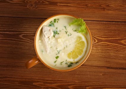 شوربة الدجاج والليمون