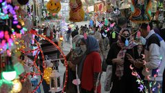 أسواق غزة تتزين بأجمل الفوانيس وحبال الزينة لاستقبال شهر رمضان