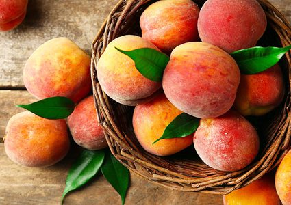 فوائد وأضرار الخوخ للحامل والجنين