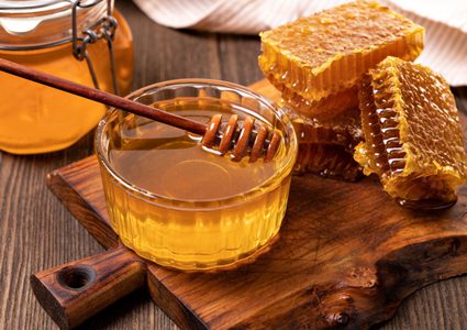 علماء يكشفون سر الفوائد العلاجية للعسل