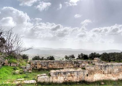 الطقس: إنخفاض ملموس على درجات الحرارة وسقوط زخات من الأمطار