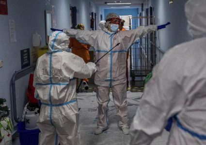 مليونين و950 ألف وفاة و136 مليونا و642 ألف إصابة بكورونا عالميا