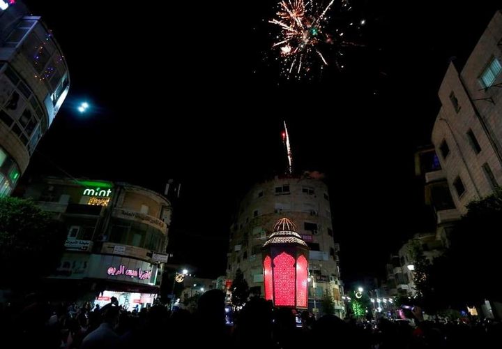 إضاءة فانوس رمضان في رام الله