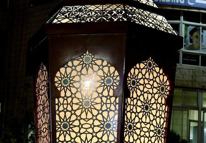 إضاءة فانوس رمضان في رام الله