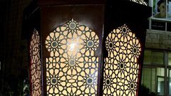 إضاءة فانوس رمضان في رام الله