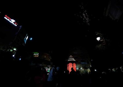 إضاءة فانوس رمضان في رام الله