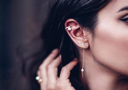 ما هي المخاطر الصحية المرتبة على ثقب الأذن ؟