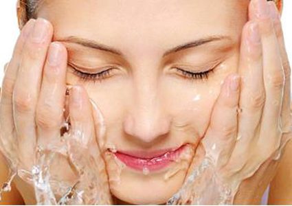 كم مرة يجب أن تغسل وجهك في اليوم؟