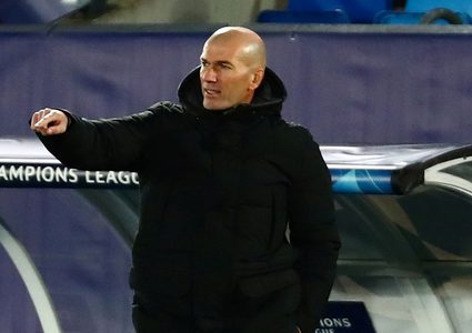 زيدان يشترط التعاقد مع 3 لاعبين لتجديد عقده مع ريال مدريد