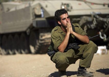 جندي إسرائيلي شارك في معركة الشجاعيةيحرق نفسه