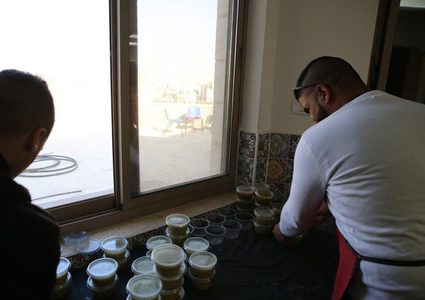 تكية عايدة تقدم 500 وجبة إفطار للأسر الميسورة