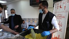 تكية عايدة تقدم 500 وجبة إفطار للأسر الميسورة