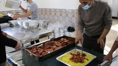 تكية عايدة تقدم 500 وجبة إفطار للأسر الميسورة