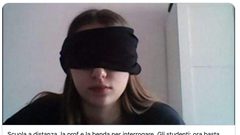 مدرسة إيطالية ترغم طالبتها على عصب عينيها أثناء الامتحان !