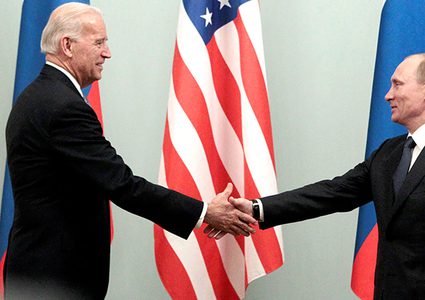 بايدن يقترح عقد قمة مع بوتين في الأشهر المقبلة