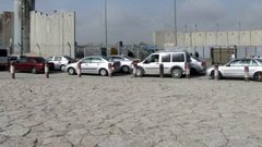 قوات الاحتلال تغلق حاجز قلنديا في كلا الاتجاهين