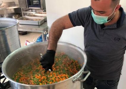 تكية عايدة تقدم 500 وجبة إفطار للأسر الميسورة