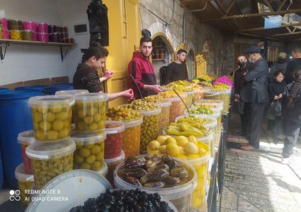 جانب من أجواء مدينة الخليل في ثالث أيام شهر رمضان المبارك