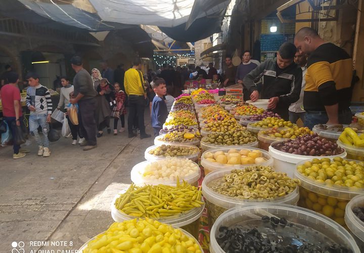 جانب من أجواء مدينة الخليل في ثالث أيام شهر رمضان المبارك