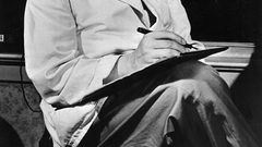 ما مدى صحة قصة الهدية التي قدمها آينشتاين لعامل ياباني؟