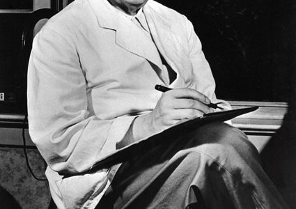 ما مدى صحة قصة الهدية التي قدمها آينشتاين لعامل ياباني؟