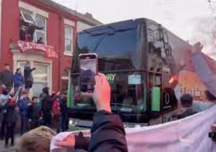 فتح تحقيق بعد تهشيم زجاج حافلة ريال مدريد في ليفربول