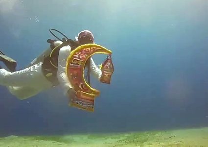 تهنئة رمضانية مميزة من أعماق البحر في الأردن