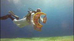 تهنئة رمضانية مميزة من أعماق البحر في الأردن