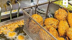 فلافل وحمص في أسواق القدس الرمضانية استعدادا للإفطار