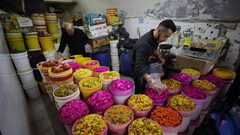 المخللات .. حضور دائم على مائدة رمضان