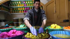 المخللات .. حضور دائم على مائدة رمضان