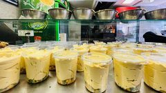 فلافل وحمص في أسواق القدس الرمضانية استعدادا للإفطار