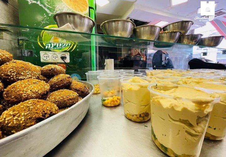 فلافل وحمص في أسواق القدس الرمضانية استعدادا للإفطار