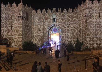 الاحتلال يمنع التجمهر في مدرج باب العامود بالقدس المحتلة