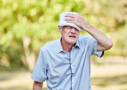 نصائح للوقاية من الجفاف وضربة الشمس خلال الصيام