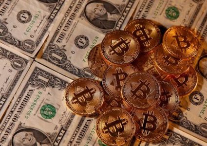 "بيتكوين" تهبط بنسبة 7.7%