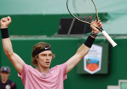 الروسي روبليف يصعد إلى نهائي مونت كارلو