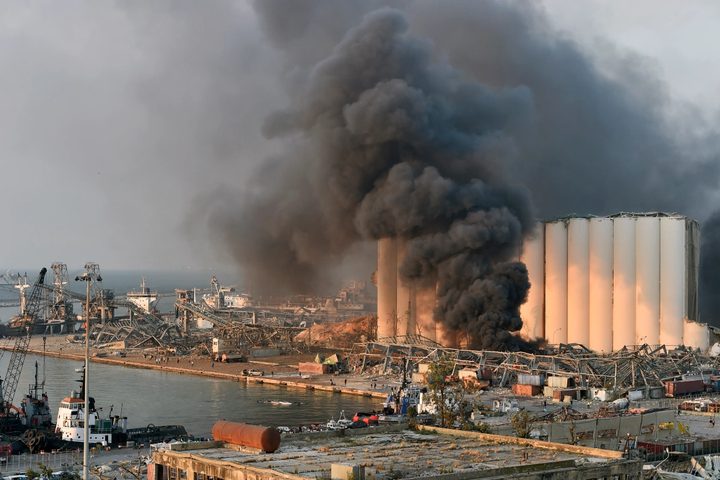 وزير الأشغال اللبناني يناقش مشروع إعادة بناء مرفأ بيروت