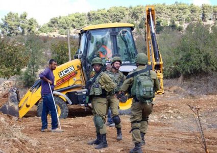 مستوطنون يجرفون أراضي في الأغوار الشمالية