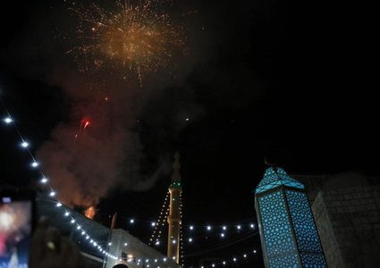 الزبابدة تحتفل بإضاءة فانوس رمضان