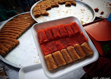 أشهى أصناف الحلويات التي تشهد إقبالا من الصائمين في سوق رفح