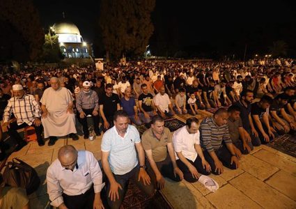 صلاة التراويح في اليوم السابع من رمضان بالمسجد الأقصى المبارك