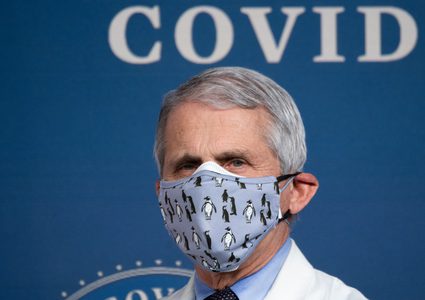 فاوتشي يكشف توقعاته بشأن لقاح "الجرعة الواحدة"