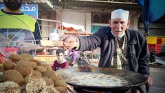 أقدم بائعي الفلافل في رفح .. المُسن خليل موسى (75عامًا) من مخيم "كندا" بحي تل السلطان غربي رفح