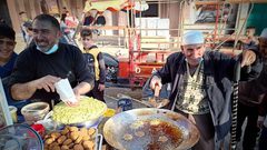 أقدم بائعي الفلافل في رفح .. المُسن خليل موسى (75عامًا) من مخيم "كندا" بحي تل السلطان غربي رفح