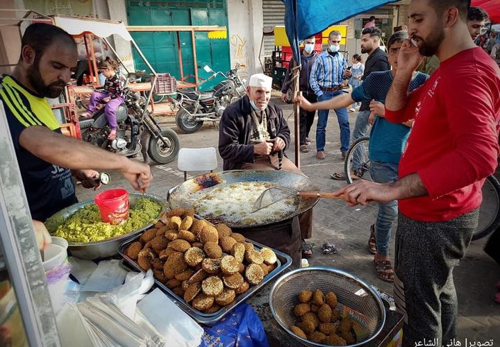 أقدم بائعي الفلافل في رفح .. المُسن خليل موسى (75عامًا) من مخيم "كندا" بحي تل السلطان غربي رفح