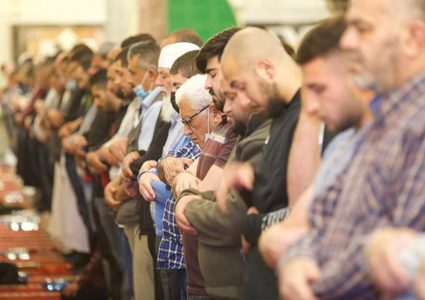 جانب من صلاتي العشاء والتراويح من المسجد الأقصى المبارك